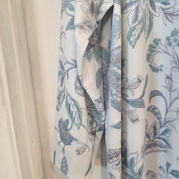 Miss Elaine Womens Nightgown Housecoat With Pockets - Blue and White Floral - Picture 8 of 10